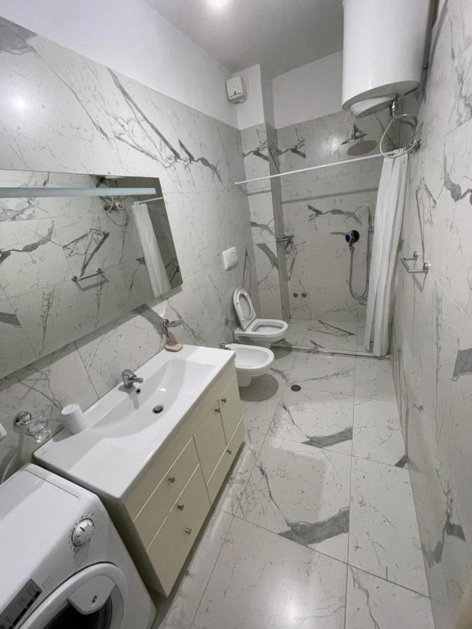 Gjiri Lalzit Apartment Драч Екстериор снимка